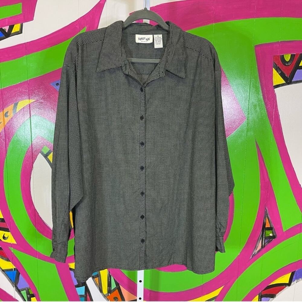 Krazy Kat, Plaid Long Sleeve Button Up Shirt. Size 3X. In excellent condition!